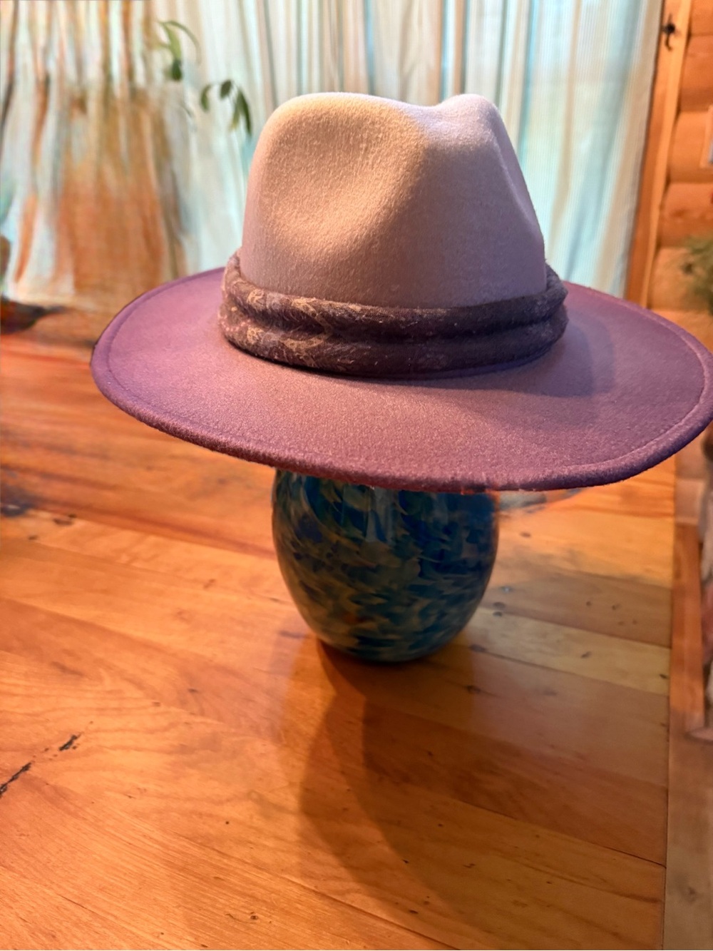 Stylish Two-Tone Wide Brim Women's Fedora Hat - Lavender & Cream